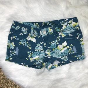 Tilly’s Vanilla Star Floral Jean Shorts